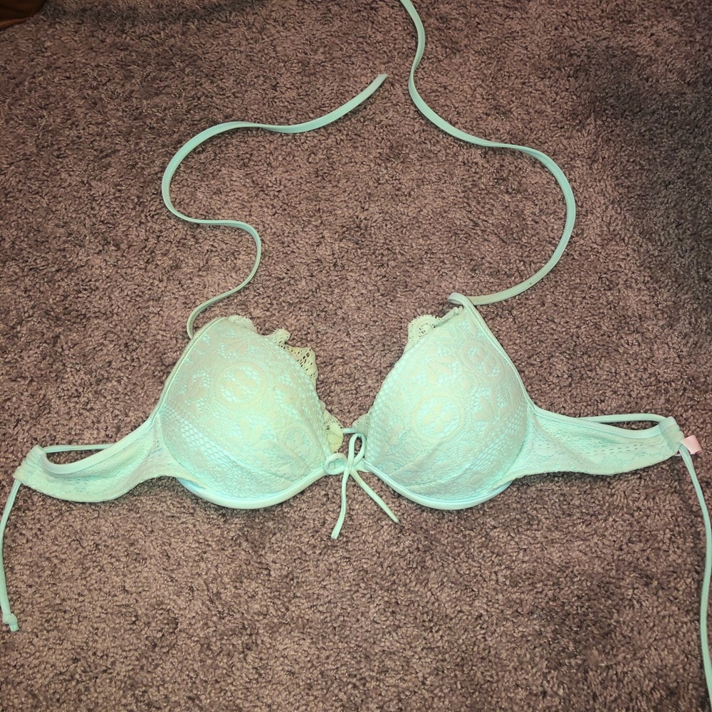 Victoria’s Secret Bikini Top 32C